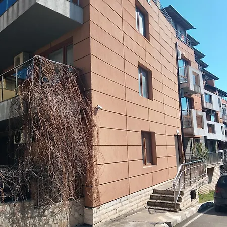 In Sea Breeze Complex *