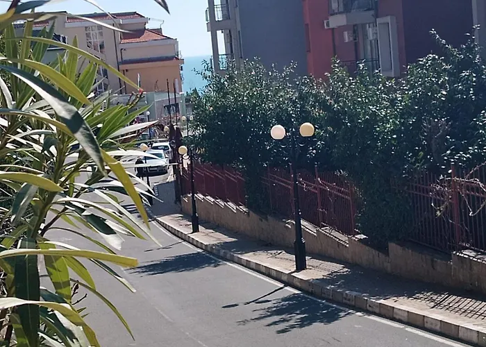 In Sea Breeze Complex 아파트 *