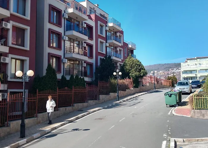 In Sea Breeze Complex *