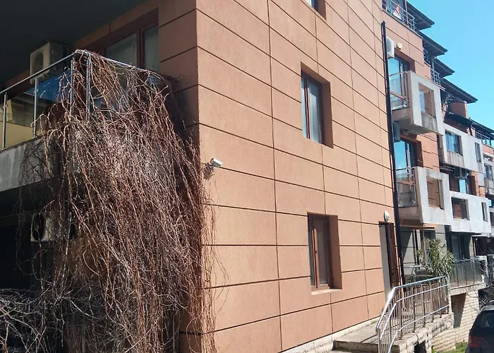 In Sea Breeze Complex *